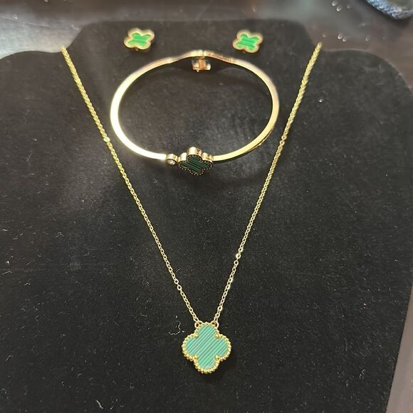 18K Gold Plated titanium clover 1 set jewelry - Picture 1 of 5